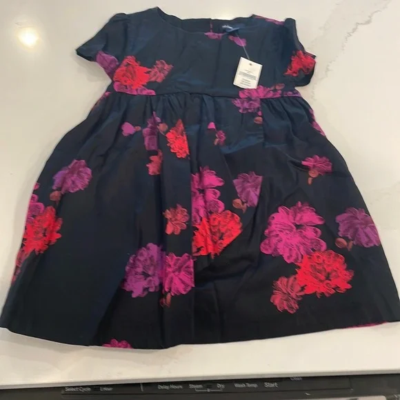 Baby gap size 2. Still have tags on. - Picture 1 of 3